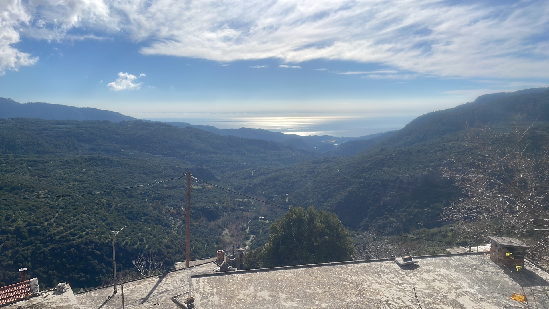 Θέα από τον Χριστό Ιεράπετρας, πάνω από την πράσινη κοιλάδα προς τη θάλασσα της Κρήτης